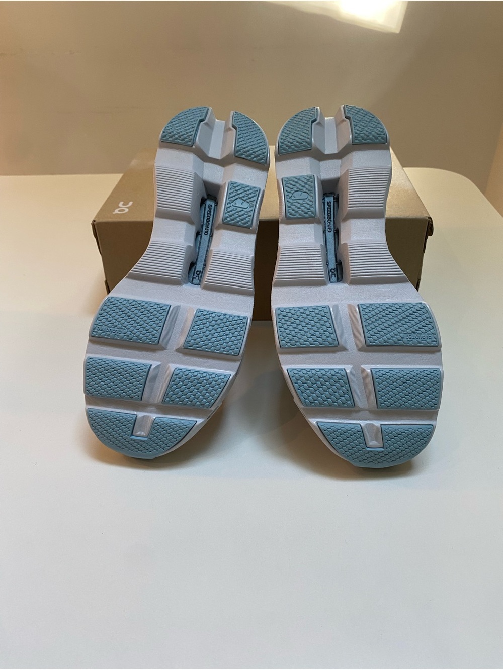 On Running Women’s Cloudmonster Sneaker in Frost/Wash sz 11 New in Box - Picture 7 of 7